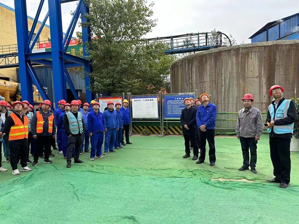 陜西鋅業(yè)制液車(chē)間浸出凈化工序消除安全隱患技術(shù)升級(jí)改造項(xiàng)目（二期）主體結(jié)構(gòu)順利封頂！