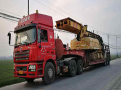 履帶吊運(yùn)輸車(chē)輛展示