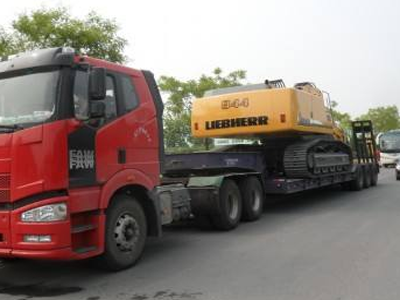 【工程設(shè)備長(zhǎng)途運(yùn)輸】青島拉運(yùn)工程機(jī)械公司（圖1）